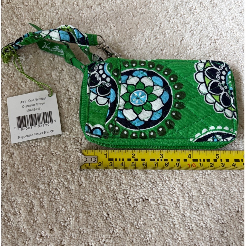 Vera Bradley All In One Wristlet OS Cupcake Green NWT Quilted Paisley *Retired*